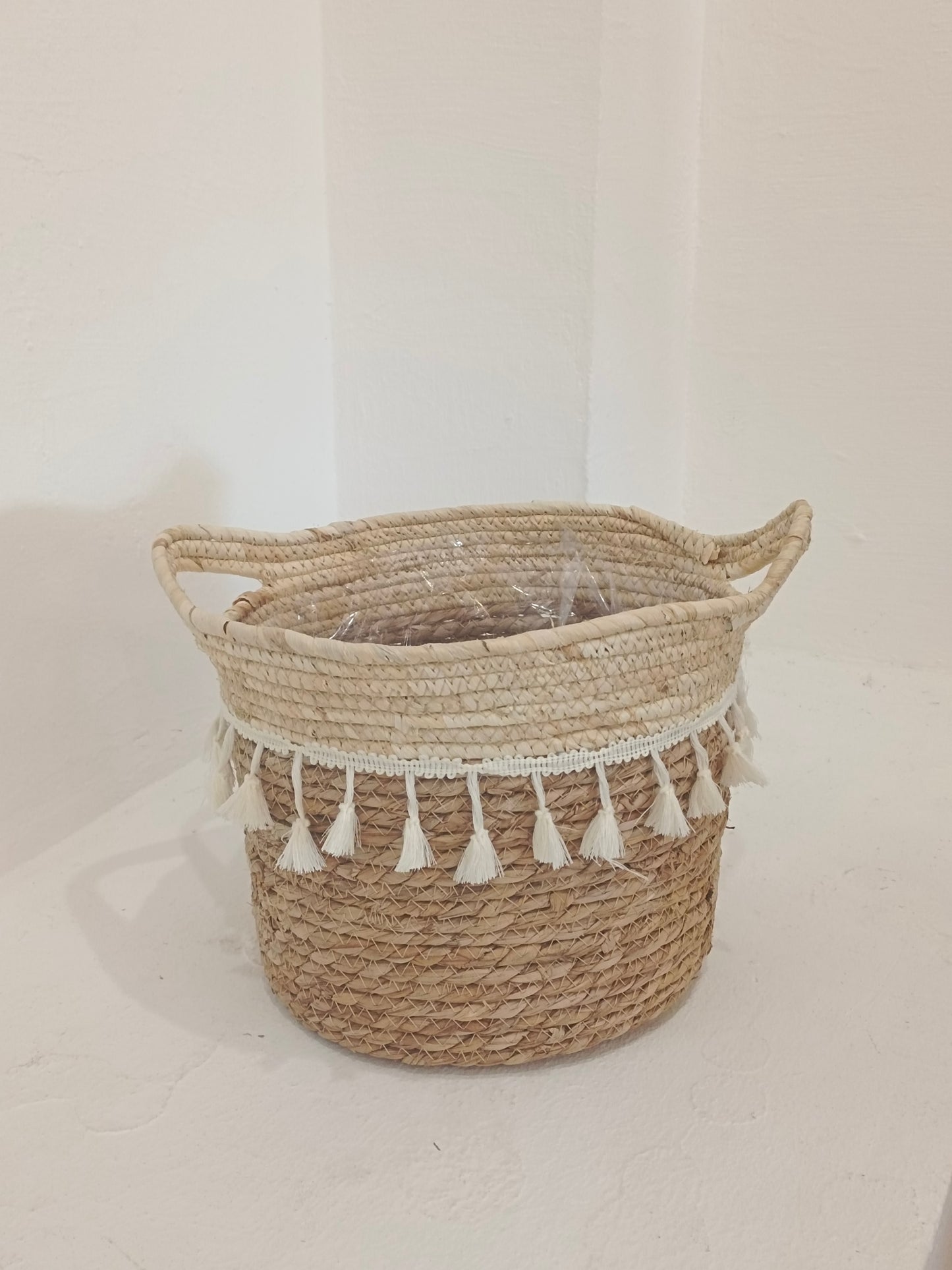 Mini tassle basket