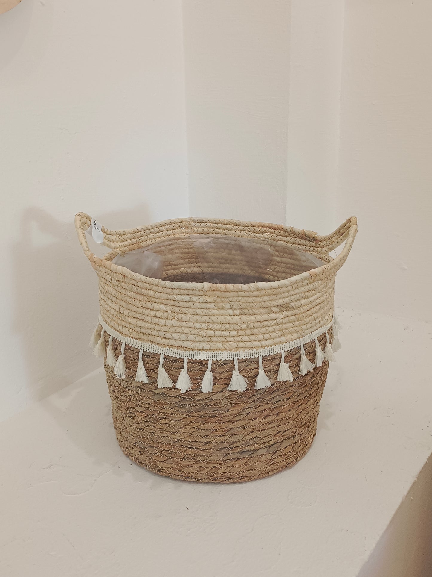 Mini tassle basket