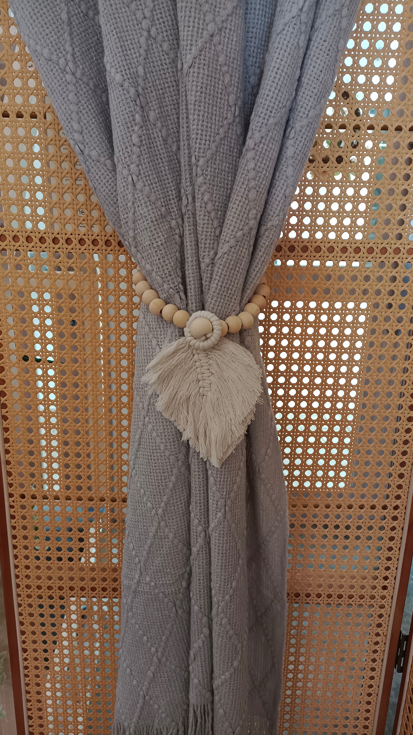 Curtain tieback